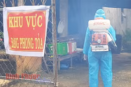 Lực lượng chức năng phong tỏa, khử khuẩn khu vực liên quan. (Nguồn: baobinhphuoc.com.vn)