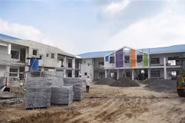 Trường mần non số 3 - Khu tái định cư Lộc An-Bình Sơn đã cơ bản hoàn thành. (Ảnh: Công Phong/TTXVN)