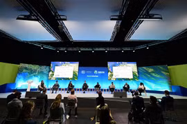 Các đại biểu tại một phiên thảo luận trong khuôn khổ COP26 tại Glasgow (Anh), ngày 5/11/2021. (Ảnh: AFP/TTXVN)