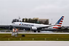 Máy bay của American Airlines tại sân bay Miami, bang Florida (Mỹ), ngày 16/6/2021. (Ảnh: AFP/TTXVN)