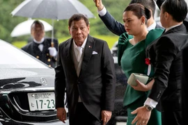 Tổng thống Philippines Rodrigo Duterte cùng con gái - bà Sara Duterte-Carpio đến dự lễ lên ngôi của Nhật hoàng Naruhito tại Tokyo (Nhật Bản), vào ngày 22/10/2019. (Nguồn: reuters.com)