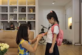 Phụ huynh trang bị đồng hồ Kiddy cho trẻ khi đến trường 