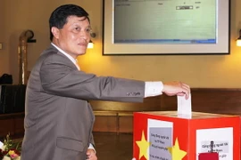 Người Việt tại Séc ủng hộ 50.000 USD vì biển đảo quê hương