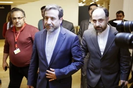 Iran: "Dỡ bỏ lệnh trừng phạt" phải là một phần thỏa thuận hạt nhân