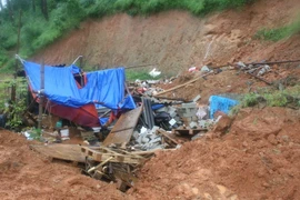 [Video] Quảng Ngãi di dời dân khỏi vùng có nguy cơ sạt lở 