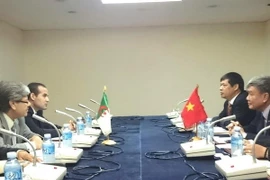 Đoàn thể dục-thể thao Việt Nam thăm và làm việc tại Algeria