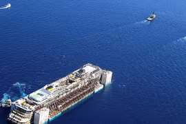Italy thực hiện chiến dịch trục vớt siêu tàu Costa Concordia