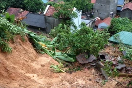 Khẩn trương giúp đỡ gia đình nạn nhân vụ sạt lở đất ở Hà Giang