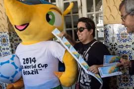 Quan chức Argentina thừa nhận bán vé "thừa" tại World Cup