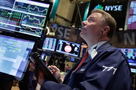 Chứng khoán Âu, Mỹ đỏ sàn phiên giao dịch đầu năm mới