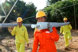 Lai Châu khởi công dự án cấp điện cho các thôn bản trắng điện 