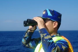 Bộ Giáo dục và Đào tạo tặng quà cho Cảnh sát biển Việt Nam 