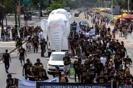Cảnh sát Brazil biểu tình ở các thành phố tổ chức World Cup