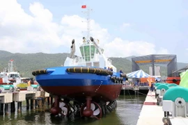 Tổng công ty Sông Thu hạ thuỷ tàu kéo xuất khẩu sang New Zealand. (Ảnh: TTXVN)