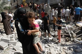 Israel tiếp tục không kích Gaza, ít nhất ba người thiệt mạng