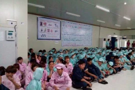 Ngày 1/6, công nhân công ty GMIE đột ngột nghe thông báo nghỉ việc. (Ảnh: CTV)