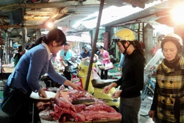 Giá xăng giảm liên tiếp song giá thực phẩm vẫn giữ đà tăng