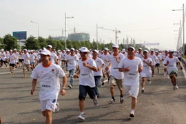 4.500 công nhân dệt may chạy bộ vì sức khỏe và an toàn lao động 
