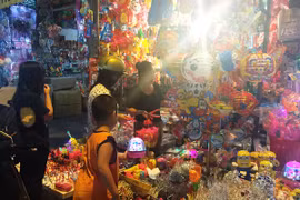 Đồ chơi Trung thu Việt năm nay mẫu mã đa dạng. (Ảnh: PV/Vietnam+)