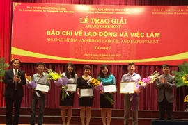 Bốn tác phẩm đoạt giải thưởng "Báo chí về lao động và việc làm" 