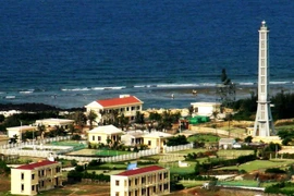 Giá xăng dầu tại huyện đảo Lý Sơn vẫn cao ngất ngưởng