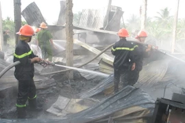 Hải Dương: Xưởng sản xuất hương bị lửa thiêu rụi hoàn toàn