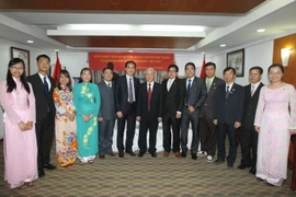 Tổng Bí thư gặp mặt cộng đồng người Việt Nam tại Hàn Quốc 