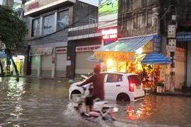 Mưa lớn, nhiều tuyến đường Hải Dương ngập chìm trong nước