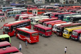 Nhà xe ở Hà Nội "lánh mặt," kêu khó trước sức ép giảm cước