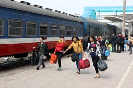 Ga Hà Nội công bố kế hoạch chạy tàu Tết Ất Mùi 2015