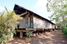 Nhà sàn dài truyền thống Êđê tại Đắk Lắk có nguy cơ bị “xoá sổ”