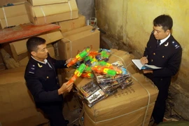 Đề nghị đình chỉ cán bộ để xảy ra buôn lậu lớn ở Móng Cái 