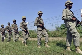 Binh lính hai nước Ấn Độ và Pakistan lại đấu súng ở biên giới
