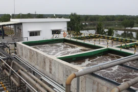 Hồ xử lý độ màu khu vực xử lý nước thải. (Ảnh minh họa. Tràng Dương/TTXVN)