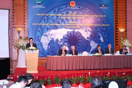 Phó Thủ tướng, Bộ trưởng Ngoại giao Phạm Bình Minh phát biểu tại Hội thảo năm APEC Việt Nam 2017: Hướng tới cộng đồng APEC năng động, tự cường và gắn kết. (Ảnh: Thống Nhất/TTXVN)