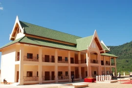 Bàn giao trung tâm tiếng Việt-quà tặng của Thủ tướng cho Lào