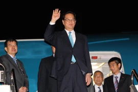 Thủ tướng Nguyễn Tấn Dũng đến sân bay Haneda, Tokyo. (Ảnh: Đức Tám/TTXVN)