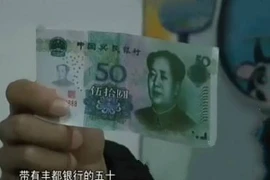 Trung Quốc: Tài xế taxi trả lại bằng tiền âm phủ cho khách