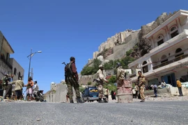 Binh sỹ Yemen làm nhiệm vụ tại một trạm kiểm soát ở thành phố Taez. (Nguồn: AFP/TTXVN) 