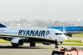 Máy bay Ryanair tới sân bay Schiphol ở Amsterdam, Hà Lan. (Nguồn: AFP/TTXVN)