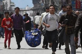 Sứ quán tại Ấn Độ nỗ lực hỗ trợ du khách Việt bị kẹt tại Nepal