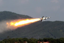 Ngày nay, Quân chủng Phòng không-Không quân được trang bị hiện đại, thường xuyên luyện tập, sẵn sàng chiến đấu bảo vệ Tổ quốc. (Ảnh: Trọng Đức/TTXVN)