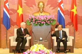 Chủ tịch Quốc hội Nguyễn Sinh Hùng tiếp Tổng thống Cộng hòa Iceland Ólafur Ragnar Grímsson. (Ảnh: Nhan Sáng/TTXVN)