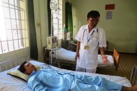 Chuyển bệnh nhân từ Trường Sa về đất liền điều trị bằng máy bay