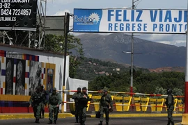 Binh sỹ Venezuela gác tại bang Tachira, giáp giới Colombia. (Nguồn: THX/TTXVN)