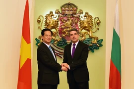 Thủ tướng Nguyễn Tấn Dũng hội kiến Tổng thống Bulgaria Rosen Plevneliev.(Ảnh: Đức Tám/TTXVN)