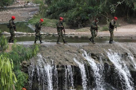 Binh sĩ Venezuela tuần tra tại San Antonio, gần biên giới Venezuela-Colombia ngày 23/8. (Nguồn: AFP/TTXVN)