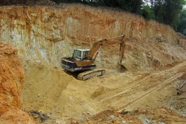 Lâm Đồng điều tra tin cán bộ lâm trường bảo kê cho “quặng tặc”