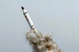 Triều Tiên bắn thử thành công một loại tên lửa đạn đạo phóng từ tàu ngầm vào sáng 9/5. (Nguồn: Yonhap/TTXVN) 