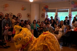 Cộng đồng người Việt tại Na Uy vui đón Trung Thu. (Ảnh do Đại sứ quán Việt Nam tại Na Uy cung cấp) 